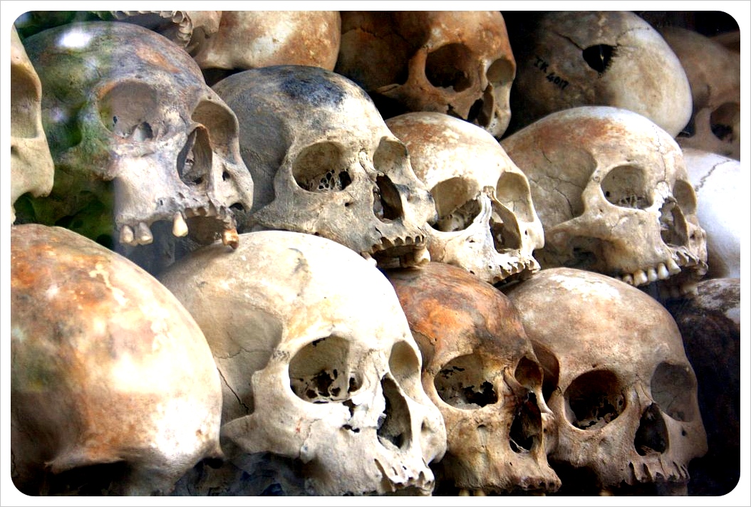 phom penh killing fields skulls