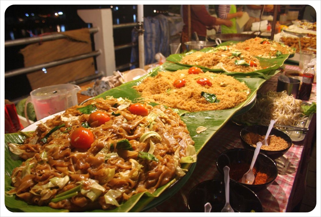 Street food junkies on the hunt in Thailand ...
