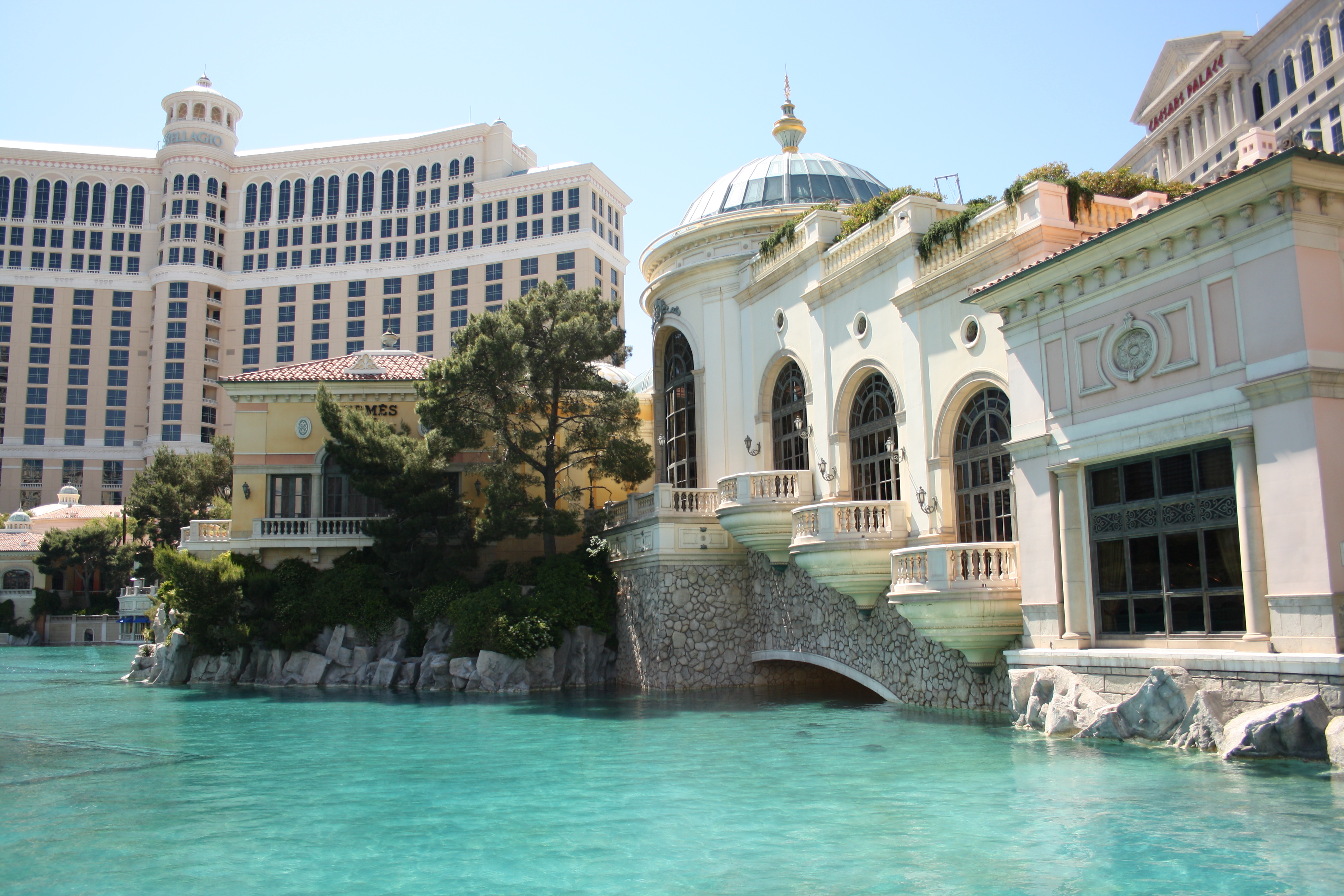 Hotel Bellagio with artificial lake, casino, luxury hotel, Las