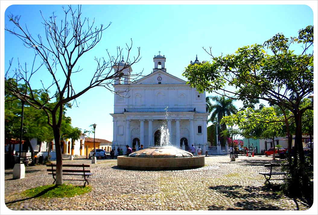 Plaza and church of Suchitoto, El Salvador