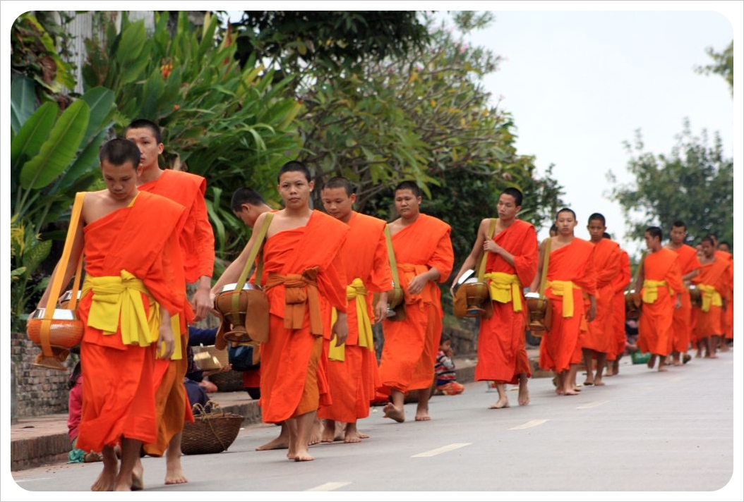 monks luang prabang